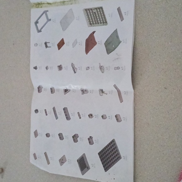 The Walking Dead Building Set Lower Prison Cell - Picture 6 of 8